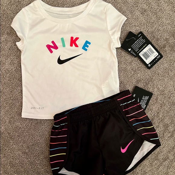 Girls Nike 2 pc Short Set Outfit Tee Shorts Shirt Sport Wear Athletic Swing Top - Picture 1 of 5
